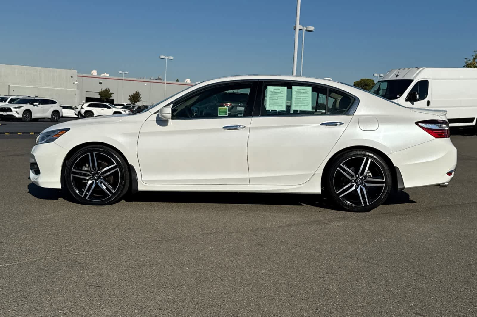 Used 2017 Honda Accord Touring image 9