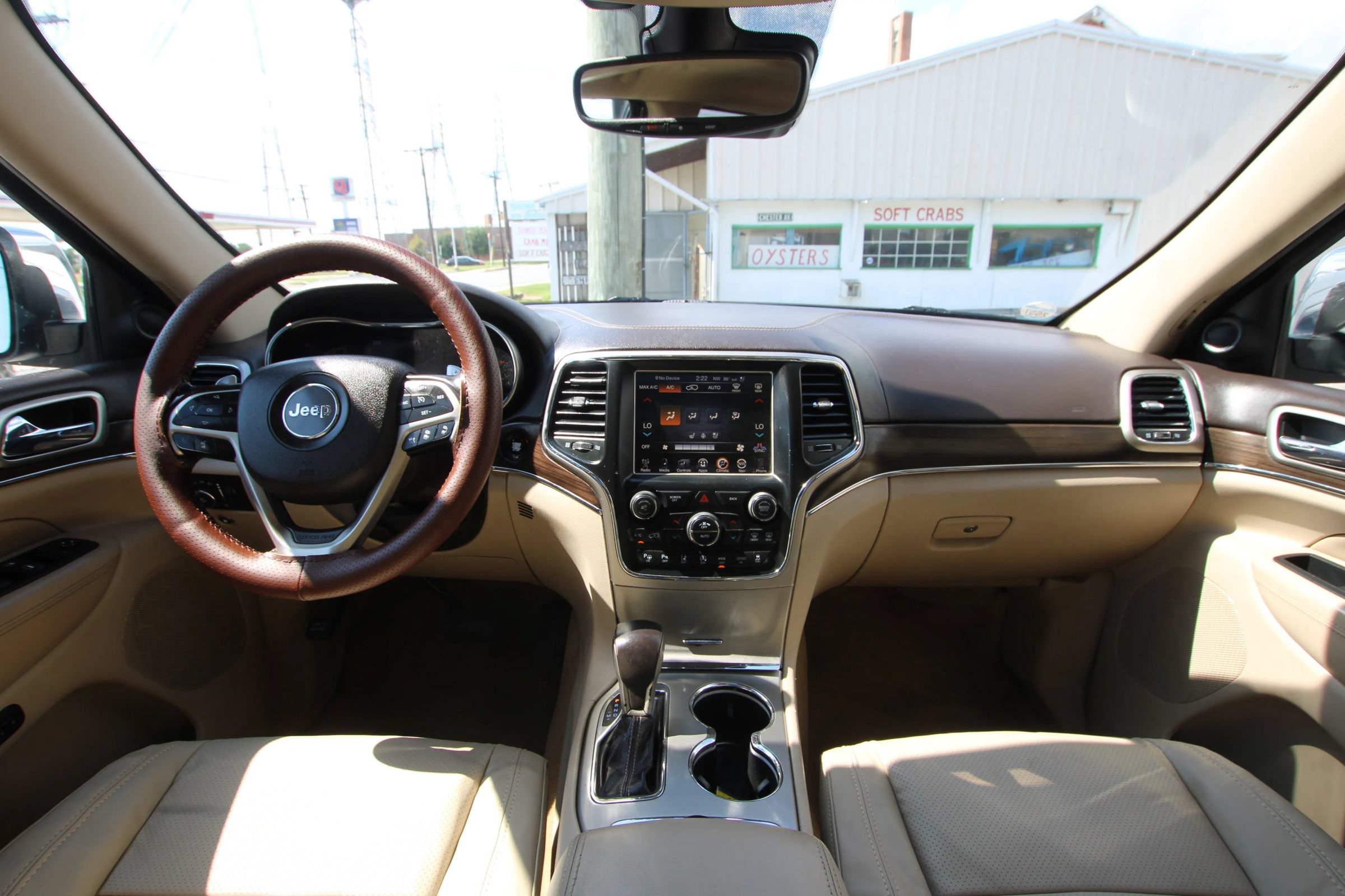 Used 2017 Jeep Grand Cherokee Overland w/ Jeep Active Safety Group AWD/4WD image 13