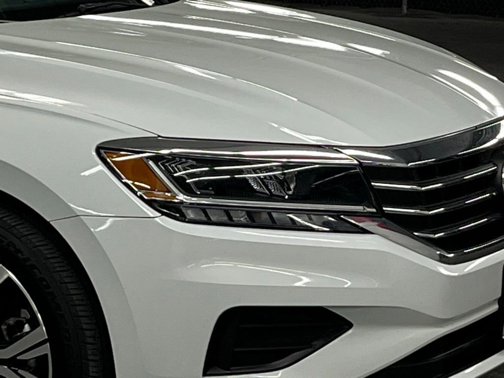 Certified 2022 Volkswagen Passat 2.0T SE FWD image 40