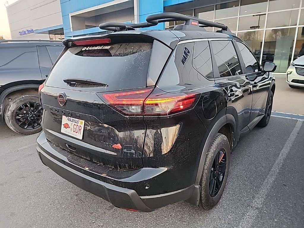 Used 2025 Nissan Rogue SV image 4