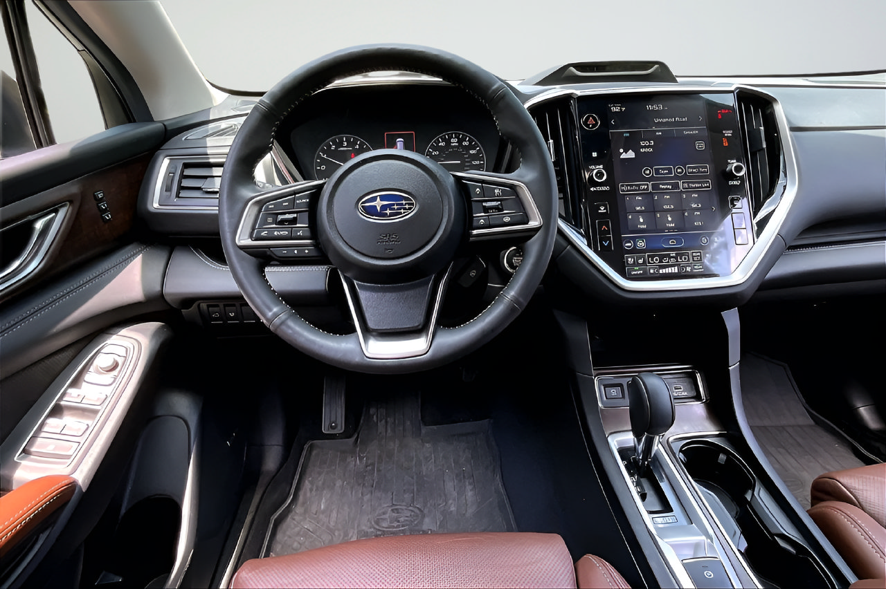 Used 2025 Subaru Ascent Touring w/ Popular Package #1 AWD/4WD image 8
