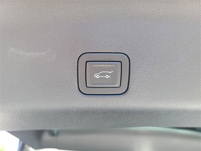 Used 2025 Chevrolet Suburban RST image 12