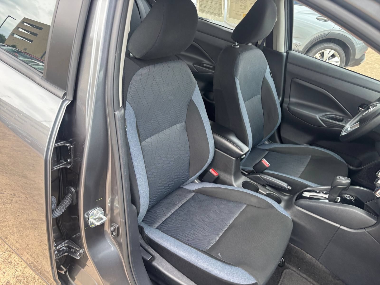 Used 2025 Nissan Versa SV FWD image 34