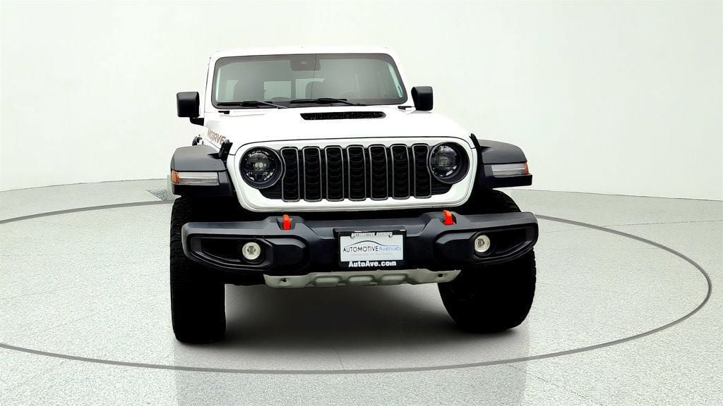 Used 2025 Jeep Gladiator Mojave w/ Convenience Group AWD/4WD image 2