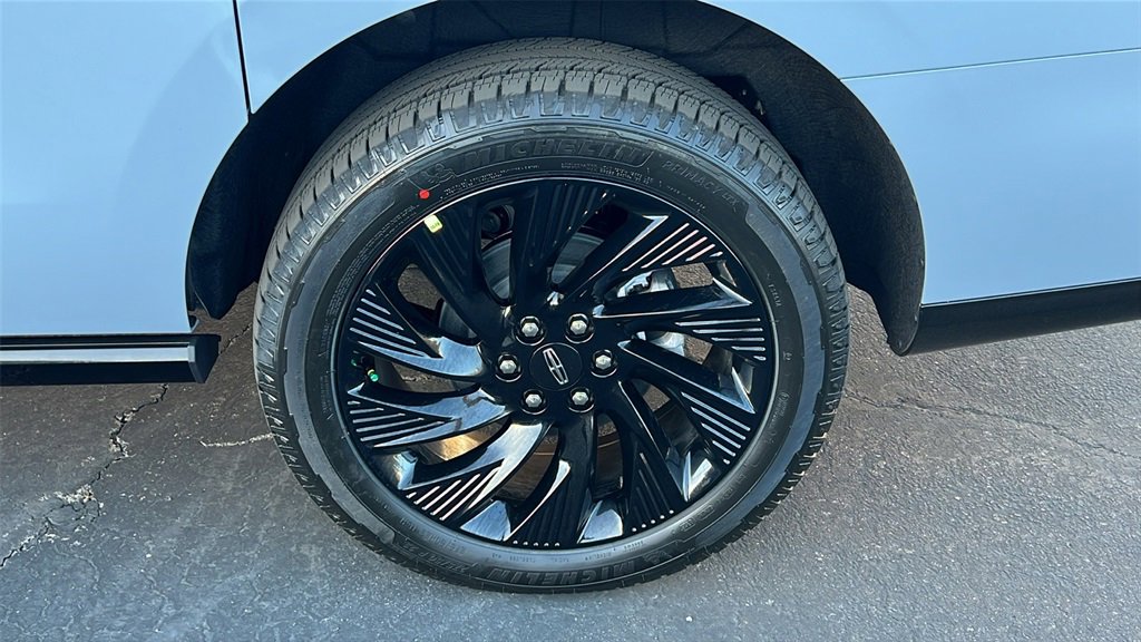 New 2025 Lincoln Navigator L Reserve w/ Jet Appearance Package image 3