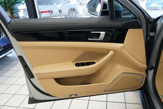 Used 2019 Porsche Panamera 4 image 24