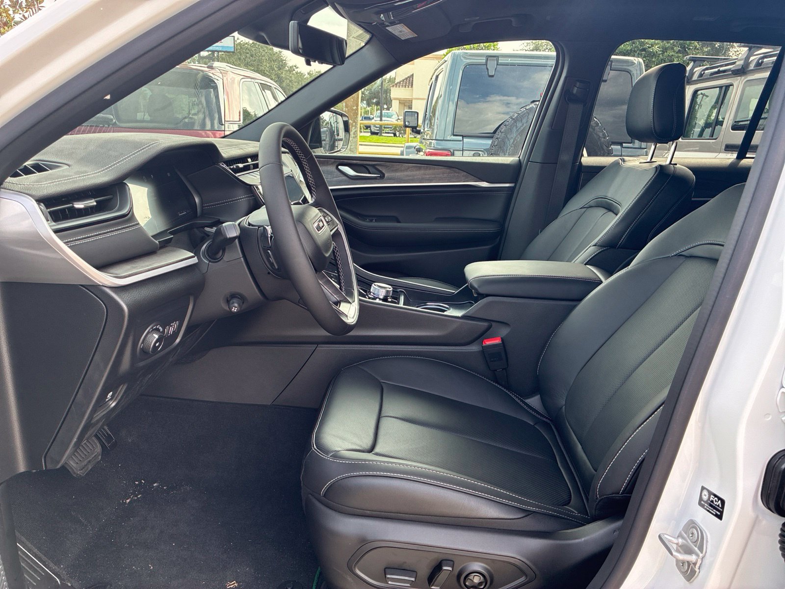 New 2027 Jeep Grand Cherokee Limited AWD/4WD image 9