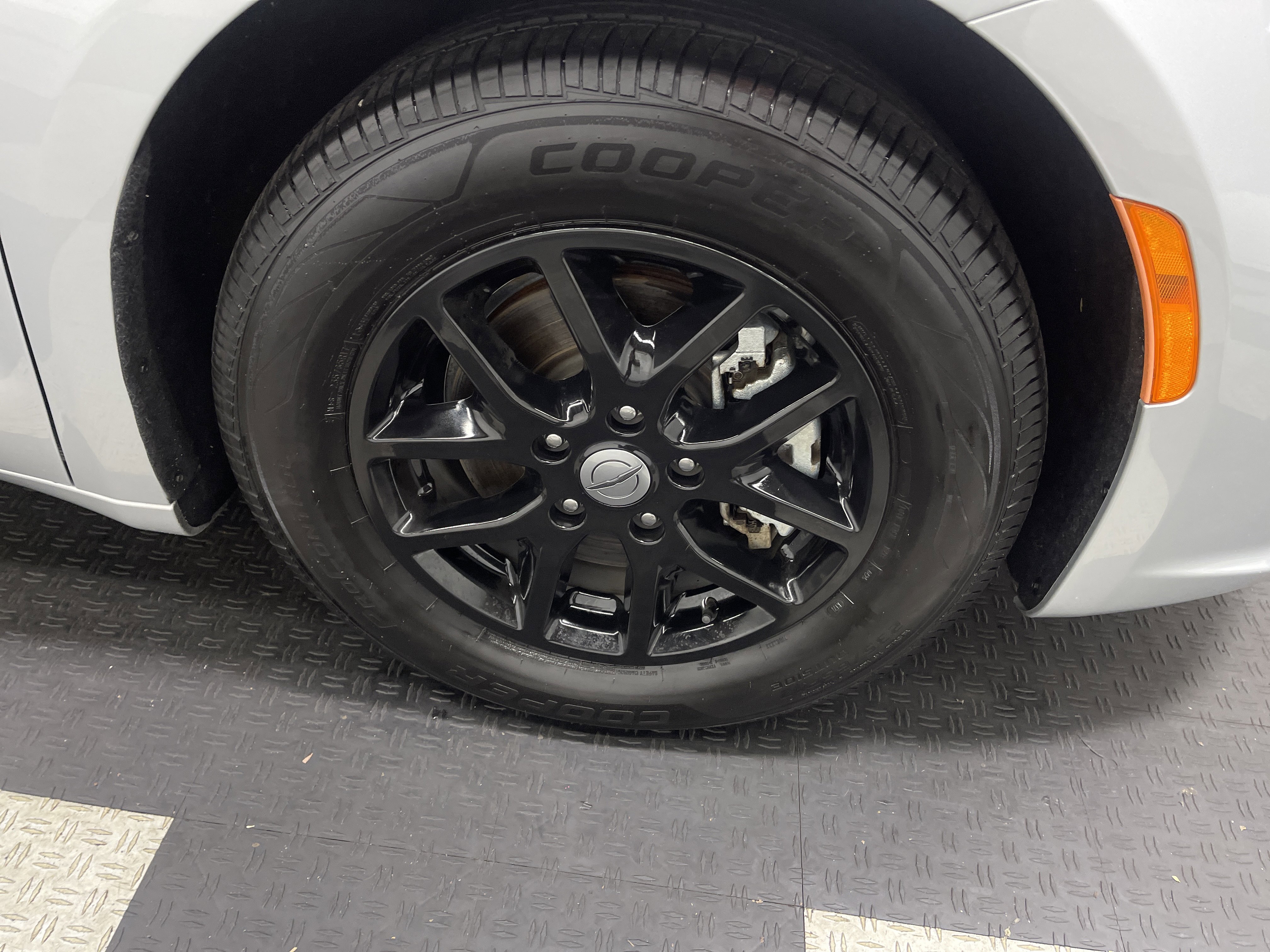 Used 2023 Chrysler Pacifica Touring-L image 27