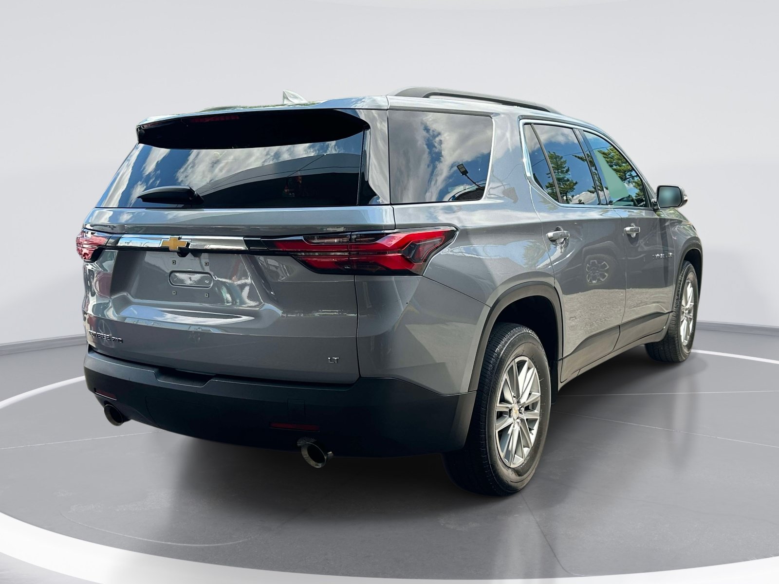 Used 2023 Chevrolet Traverse LT AWD/4WD image 5