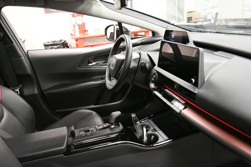 Used 2023 Toyota Prius Prime FWD image 30