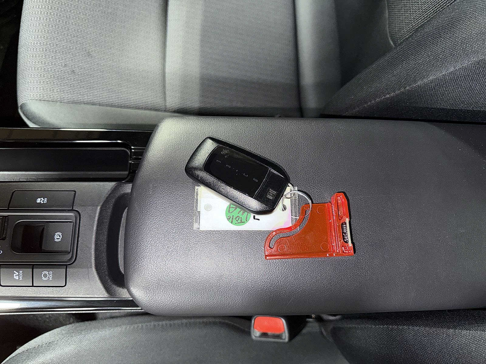 Certified 2024 Toyota Prius LE AWD/4WD image 29