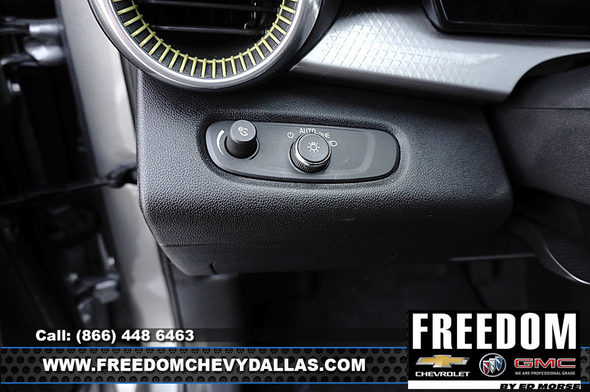 Used 2025 Chevrolet Trax LT w/ Driver Confidence Package FWD image 18
