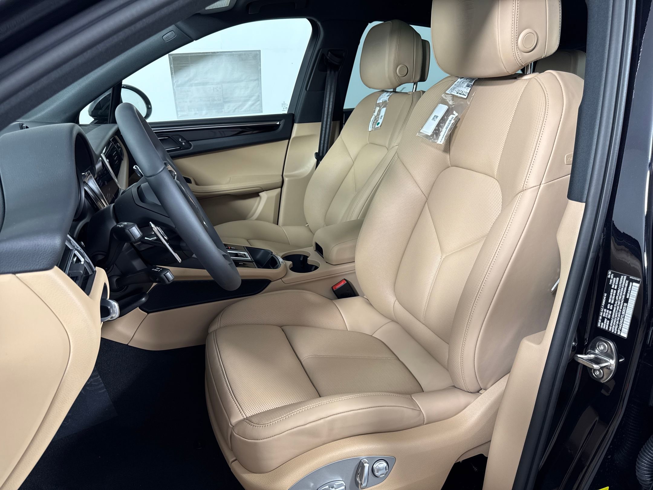 Certified 2026 Porsche Macan image 5