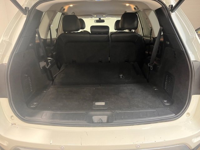 Used 2020 Nissan Pathfinder SL image 16