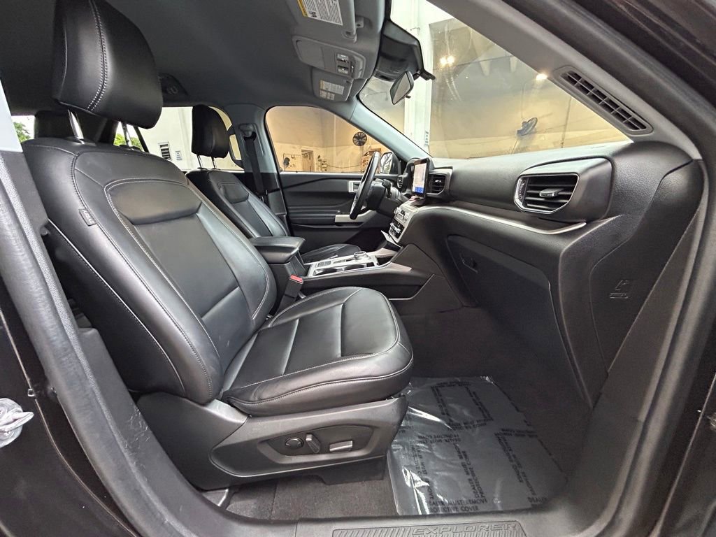 Used 2022 Ford Explorer XLT w/ Equipment Group 202A image 21
