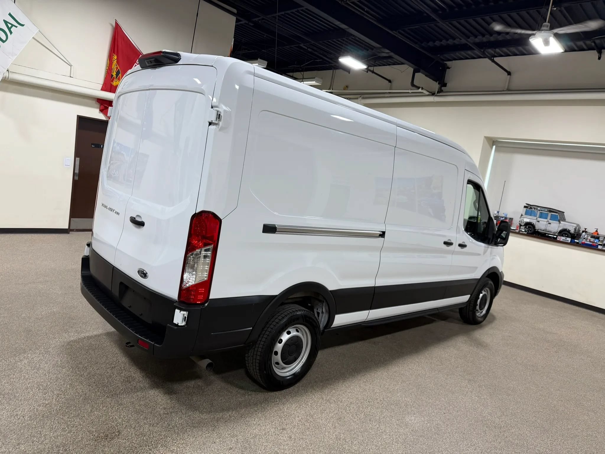 Used 2025 Ford Transit 250 148 Medium Roof RWD image 15