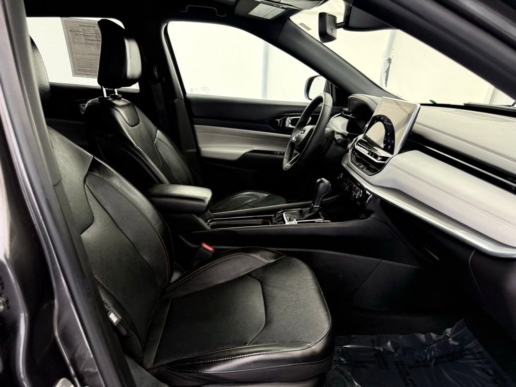 Used 2023 Jeep Compass Limited image 19