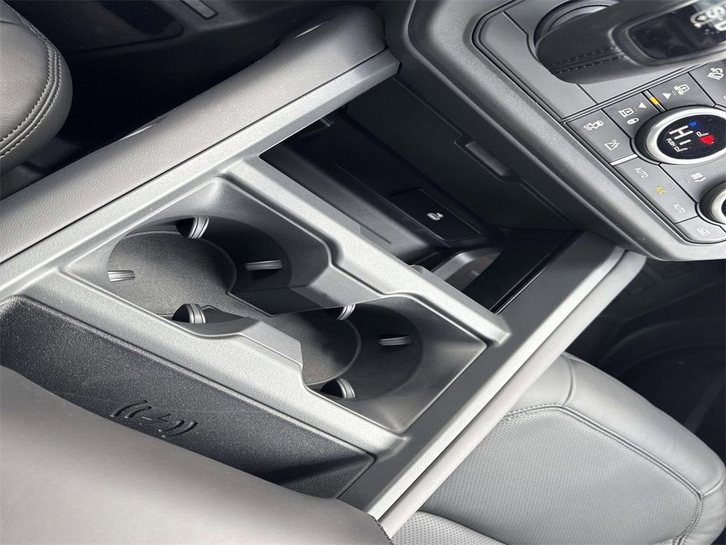 New 2026 Land Rover Defender 110 X-Dynamic SE image 25