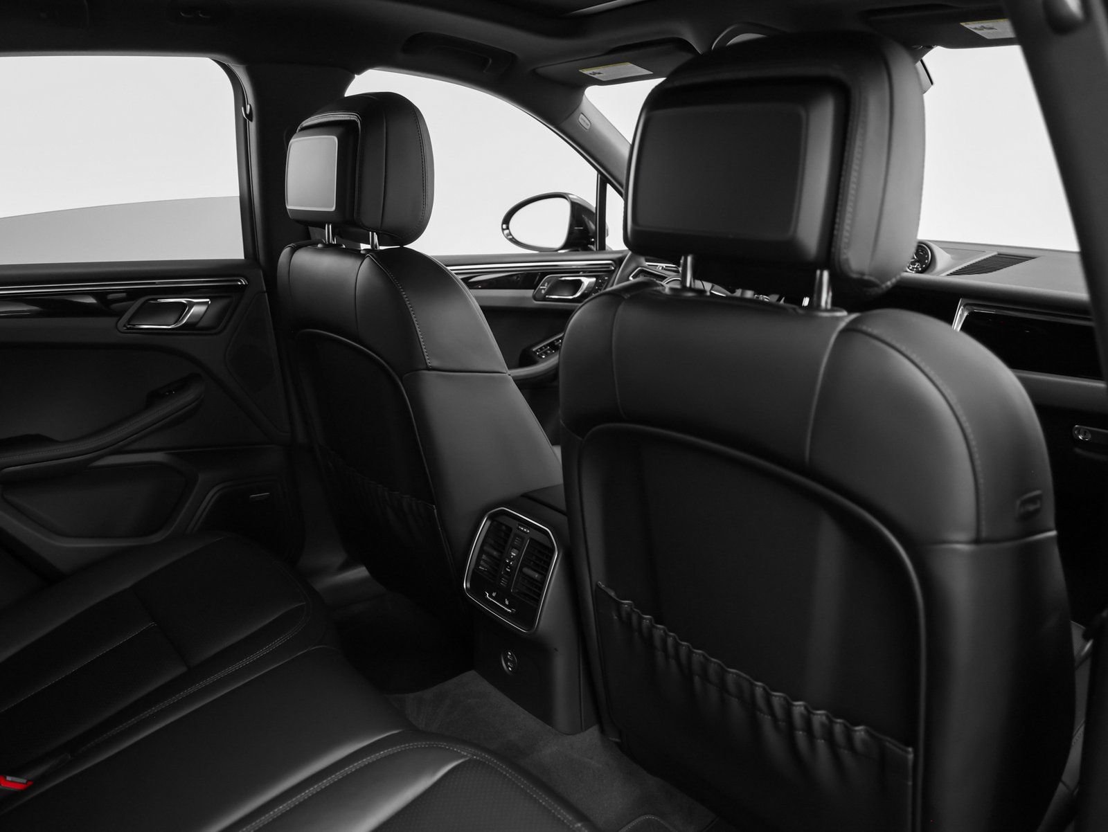 Certified 2025 Porsche Macan image 23