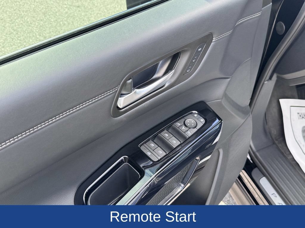 Used 2026 Nissan Pathfinder Platinum w/ Cargo Package FWD image 11