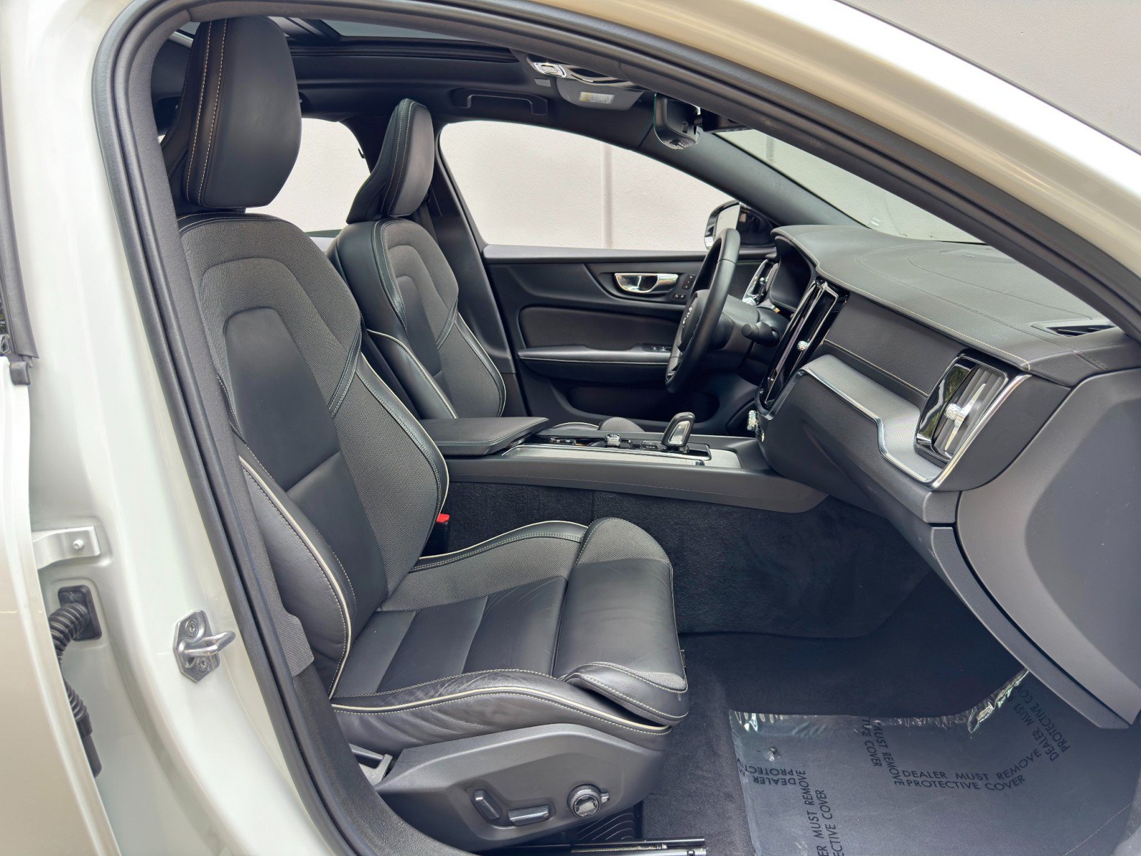 Used 2022 Volvo S60 B5 R-Design w/ Climate Package FWD image 15
