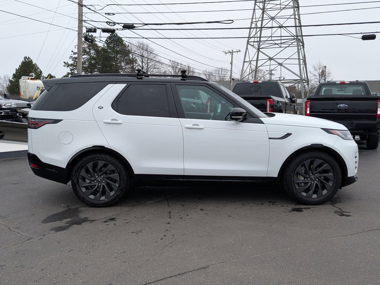 Used 2023 Land Rover Discovery S R-Dynamic AWD/4WD image 3