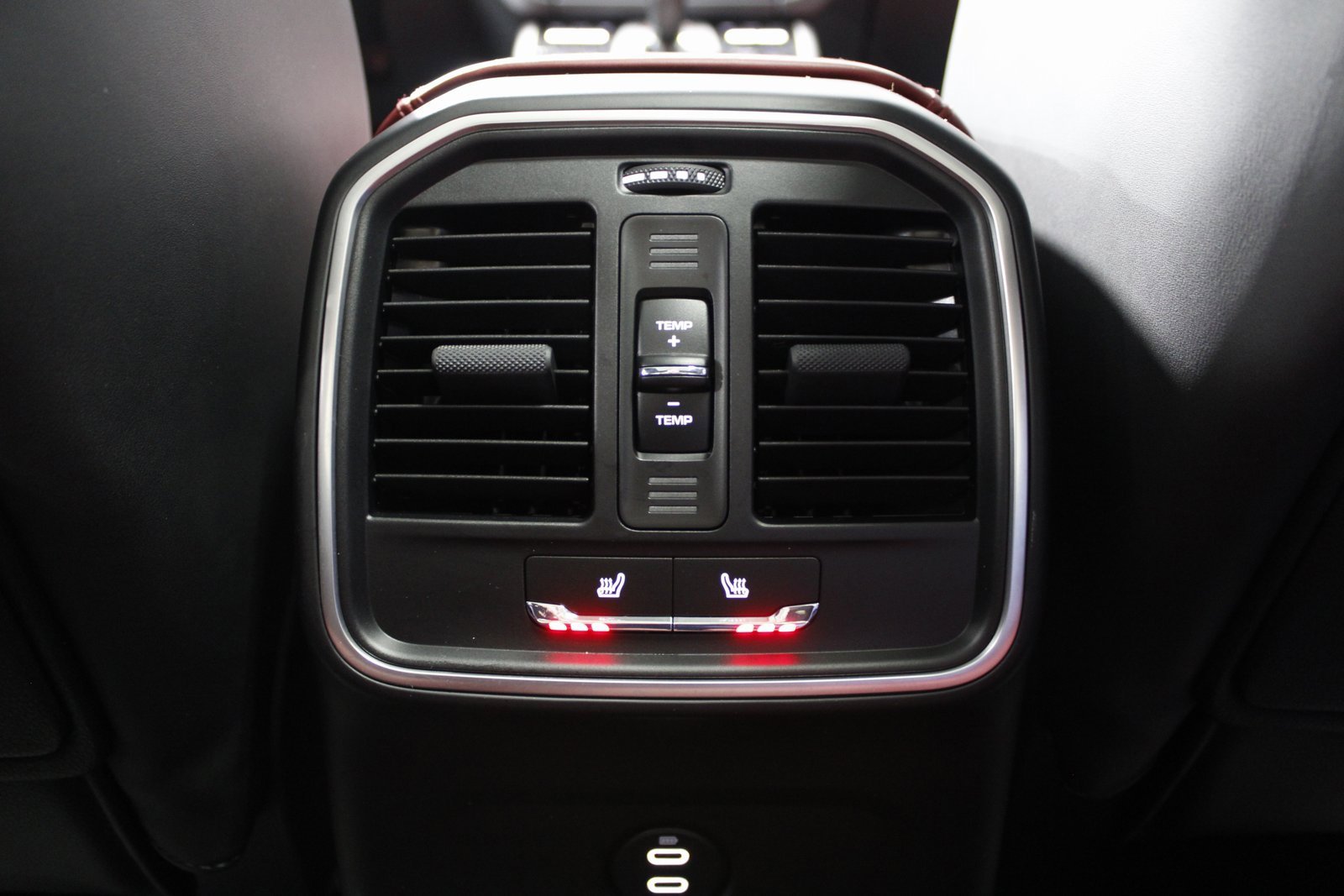 Certified 2025 Porsche Macan image 20