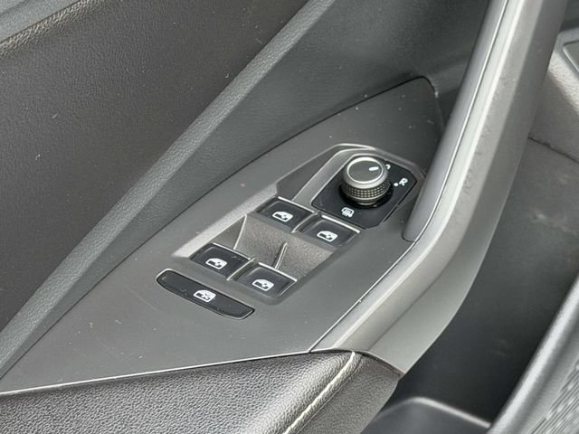Certified 2023 Volkswagen Jetta SE w/ Panoramic Sunroof Package FWD image 17