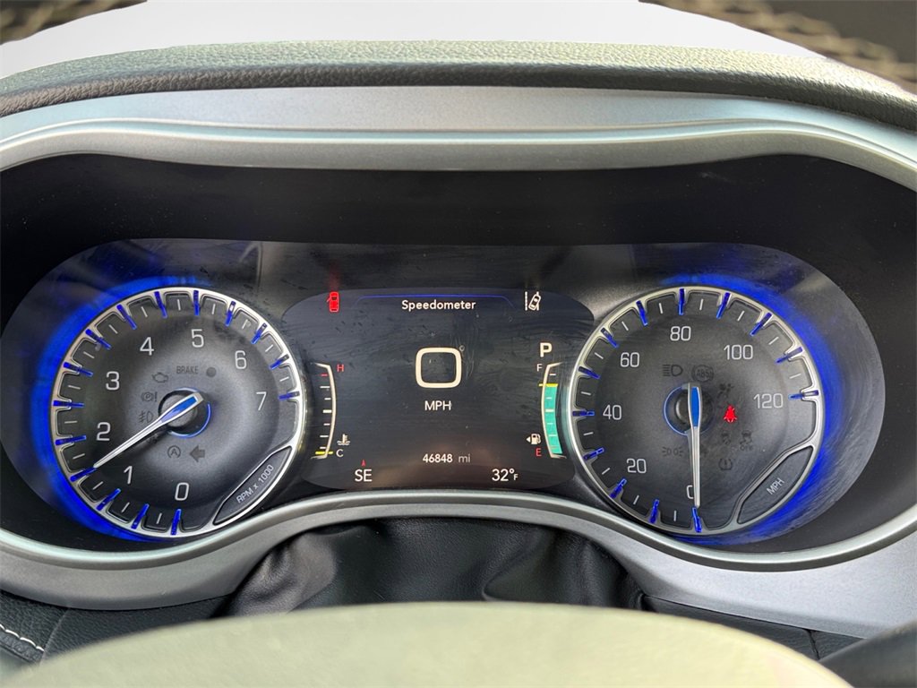 Certified 2022 Chrysler Pacifica Touring-L w/ S Appearance Package image 13