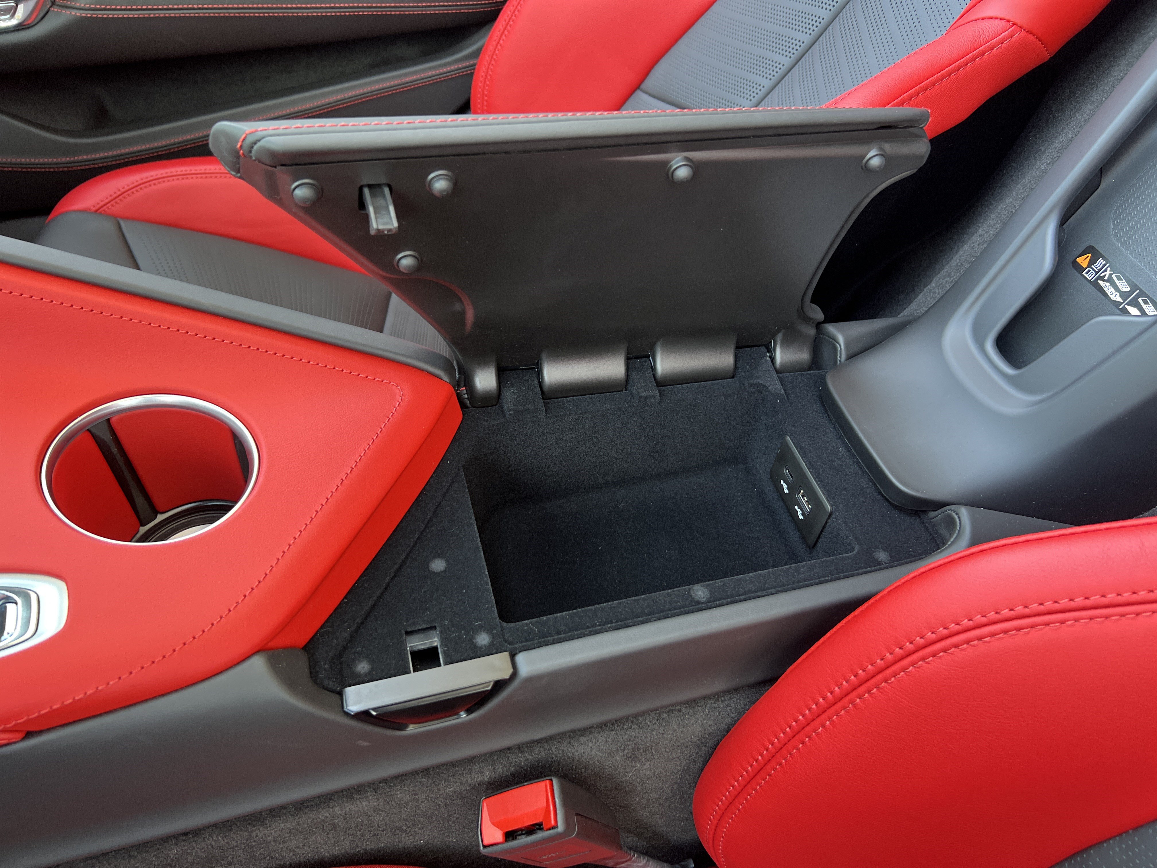 New 2026 Chevrolet Corvette Stingray Premium Cpe w/ Z51 Performance Package RWD image 27