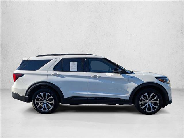 Used 2025 Ford Explorer ST-Line image 4