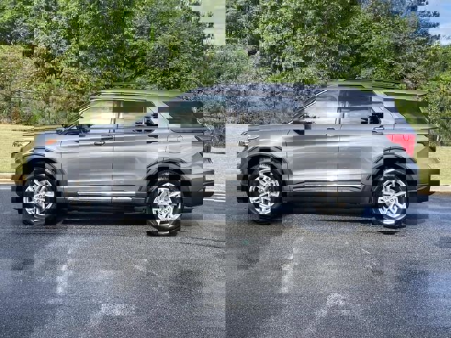 Used 2023 Ford Explorer XLT w/ Equipment Group 202A AWD/4WD image 11