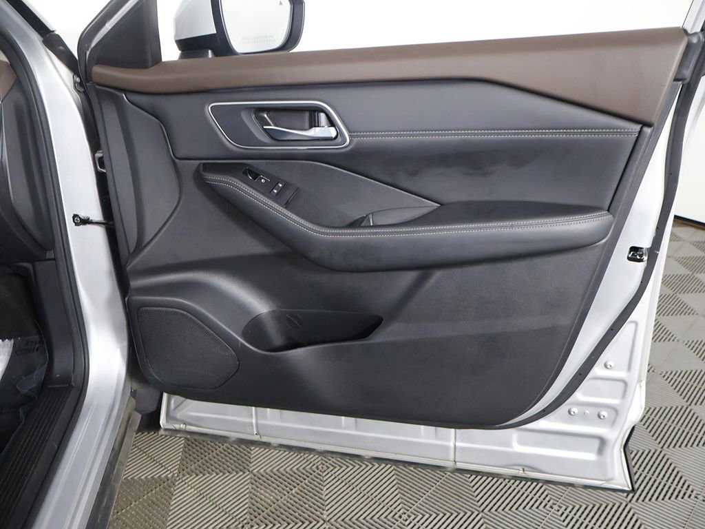 Used 2022 Nissan Rogue Platinum w/ Head-Up Display Package AWD/4WD image 26