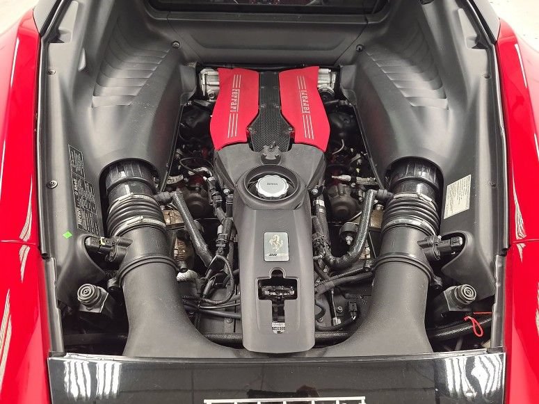Used 2017 Ferrari 488 GTB RWD image 9