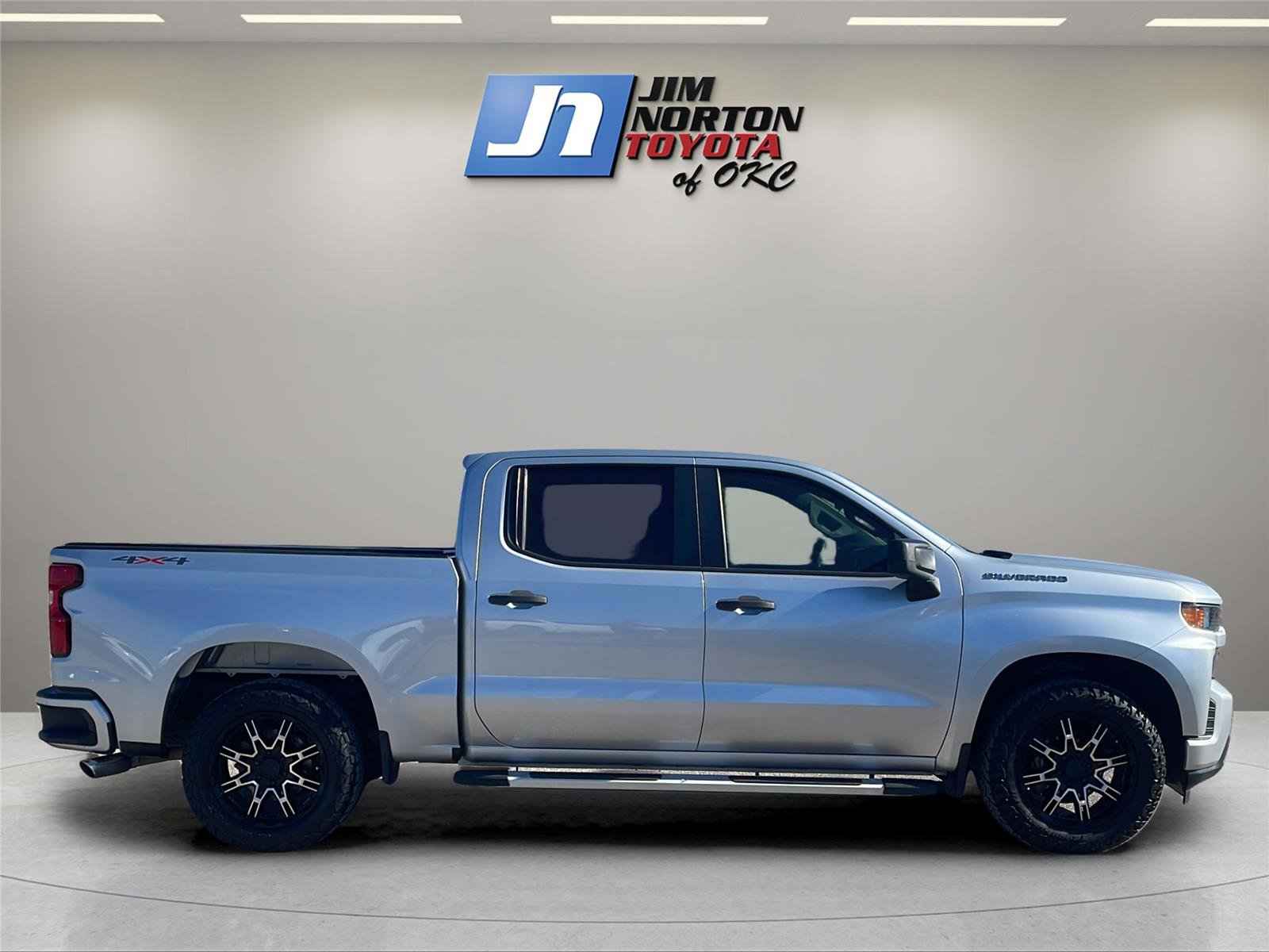 Used 2019 Chevrolet Silverado 1500 Custom w/ Custom Value Package image 4