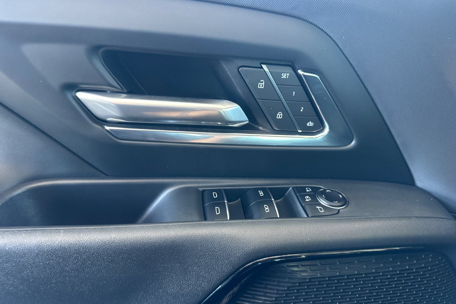 Used 2025 Chevrolet Silverado EV RST AWD/4WD image 17