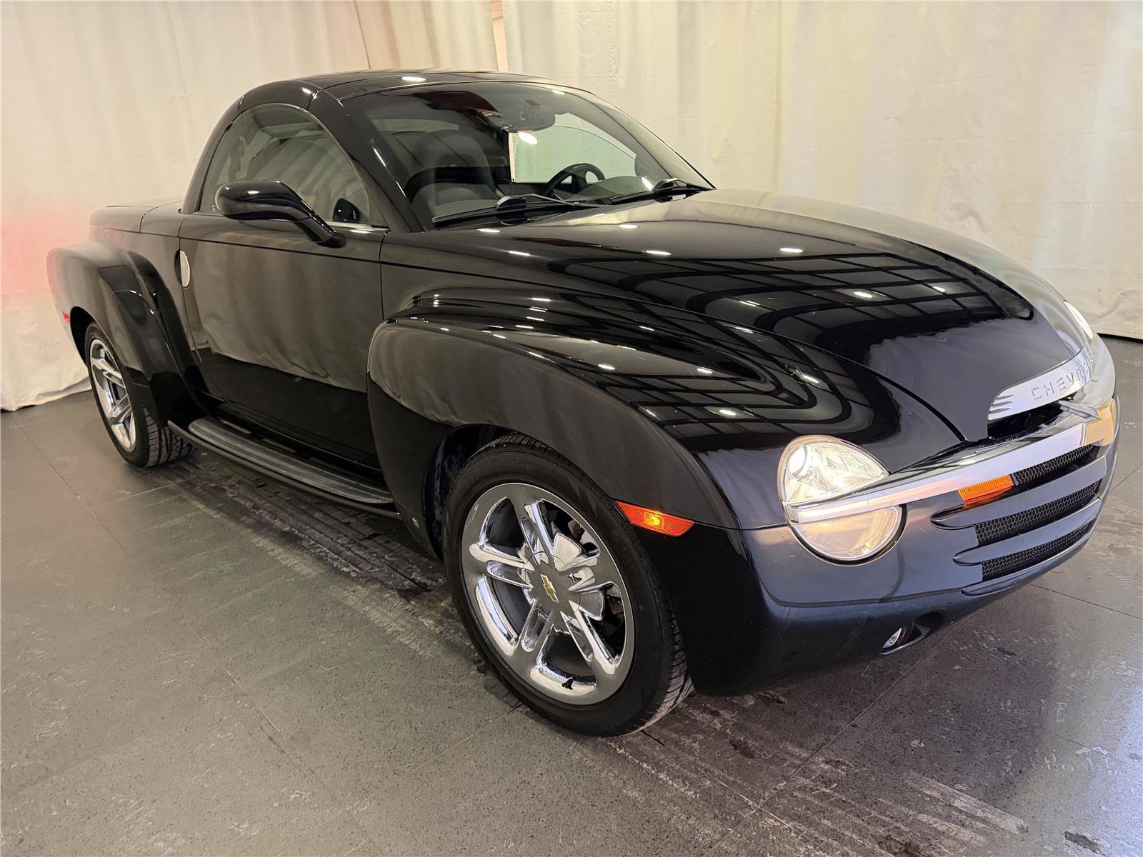 Used 2006 Chevrolet SSR w/ Preferred Equipment Group image 7