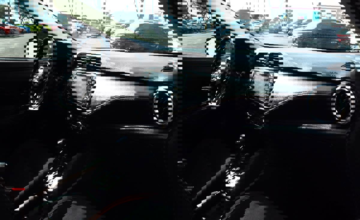 Used 2020 Nissan Versa SR w/ Electronics Package image 35