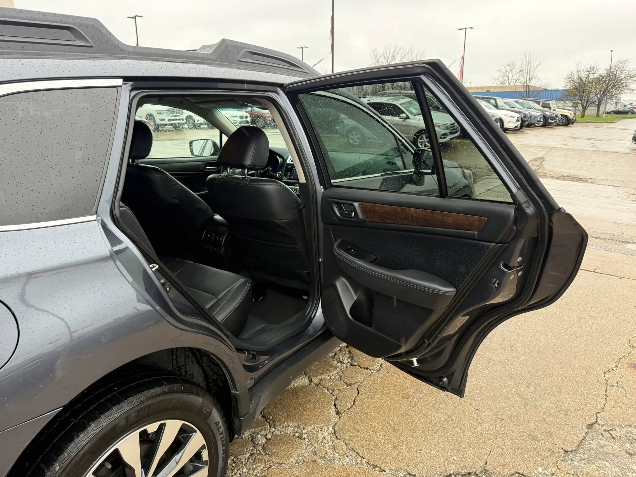 Used 2017 Subaru Outback 2.5i Limited AWD/4WD image 23