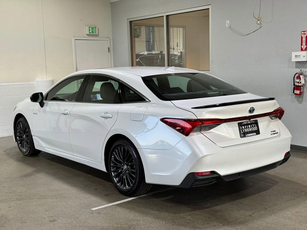 Used 2021 Toyota Avalon XSE image 6