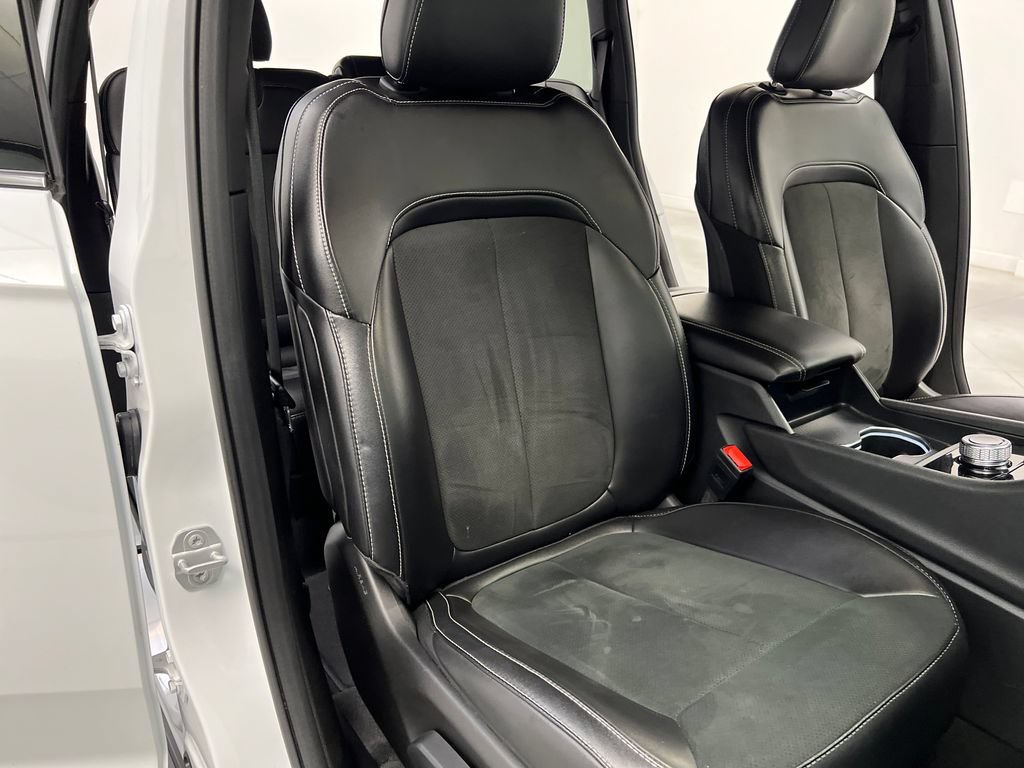Used 2025 Jeep Grand Cherokee Altitude AWD/4WD image 28