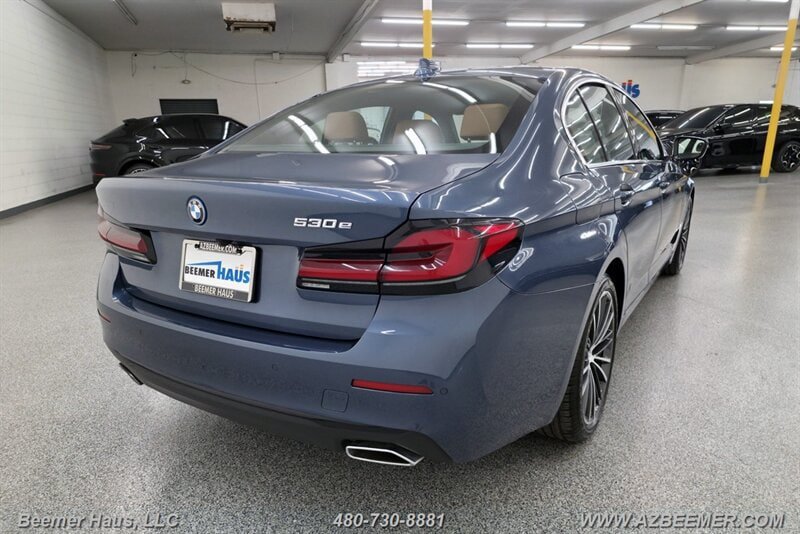 Used 2023 BMW 530e w/ Premium Package RWD image 12
