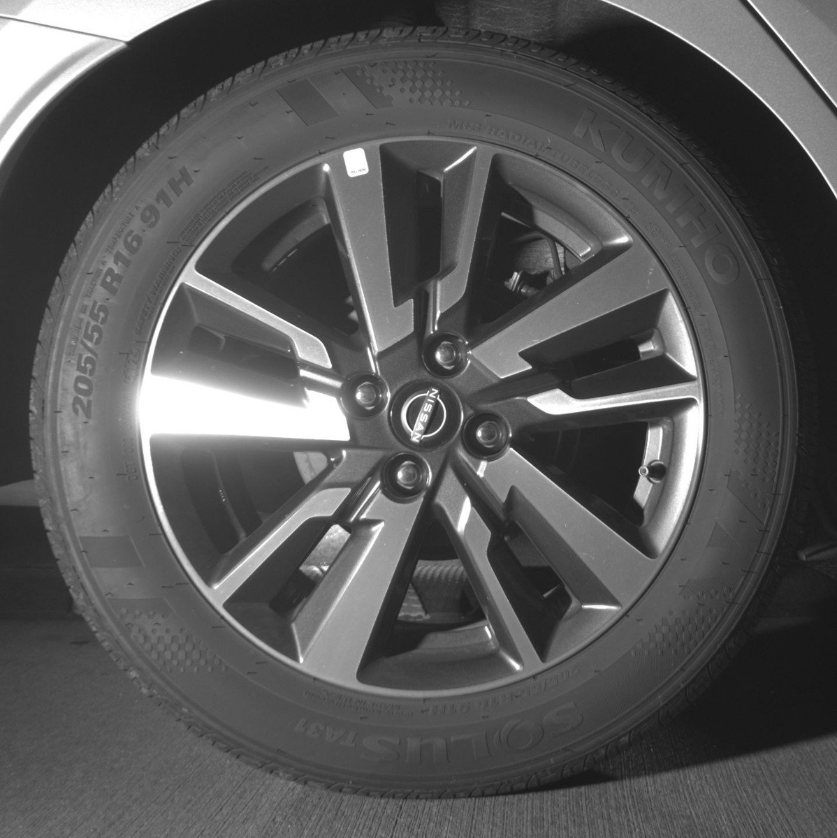 Used 2025 Nissan Versa SV image 15