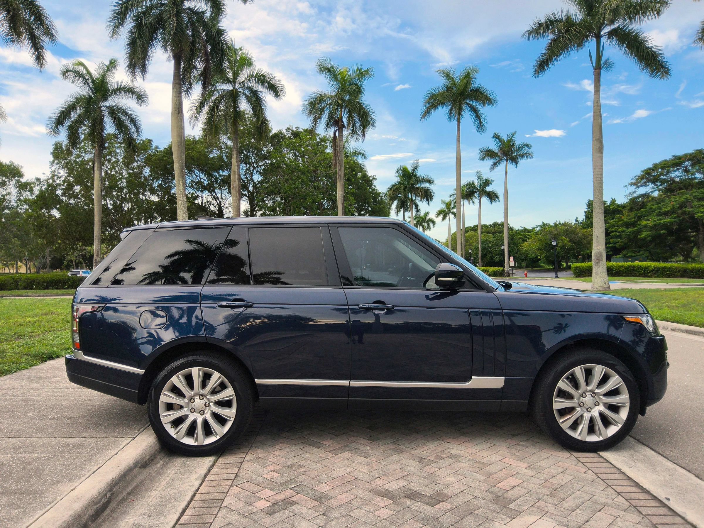 Used 2017 Land Rover Range Rover Supercharged AWD/4WD image 21