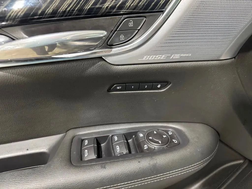 Used 2023 Cadillac XT6 Premium Luxury image 19