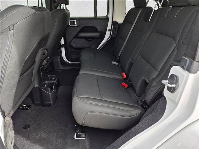 Used 2018 Jeep Wrangler Unlimited Sahara AWD/4WD image 17