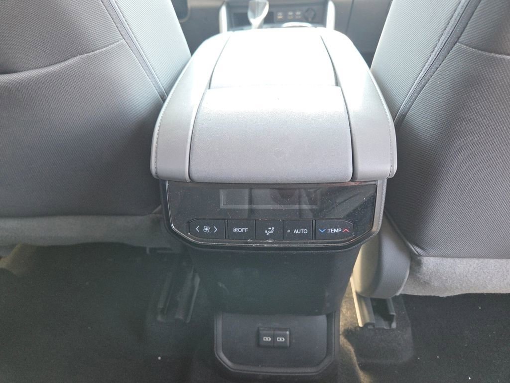 Used 2023 Toyota Highlander L FWD image 28