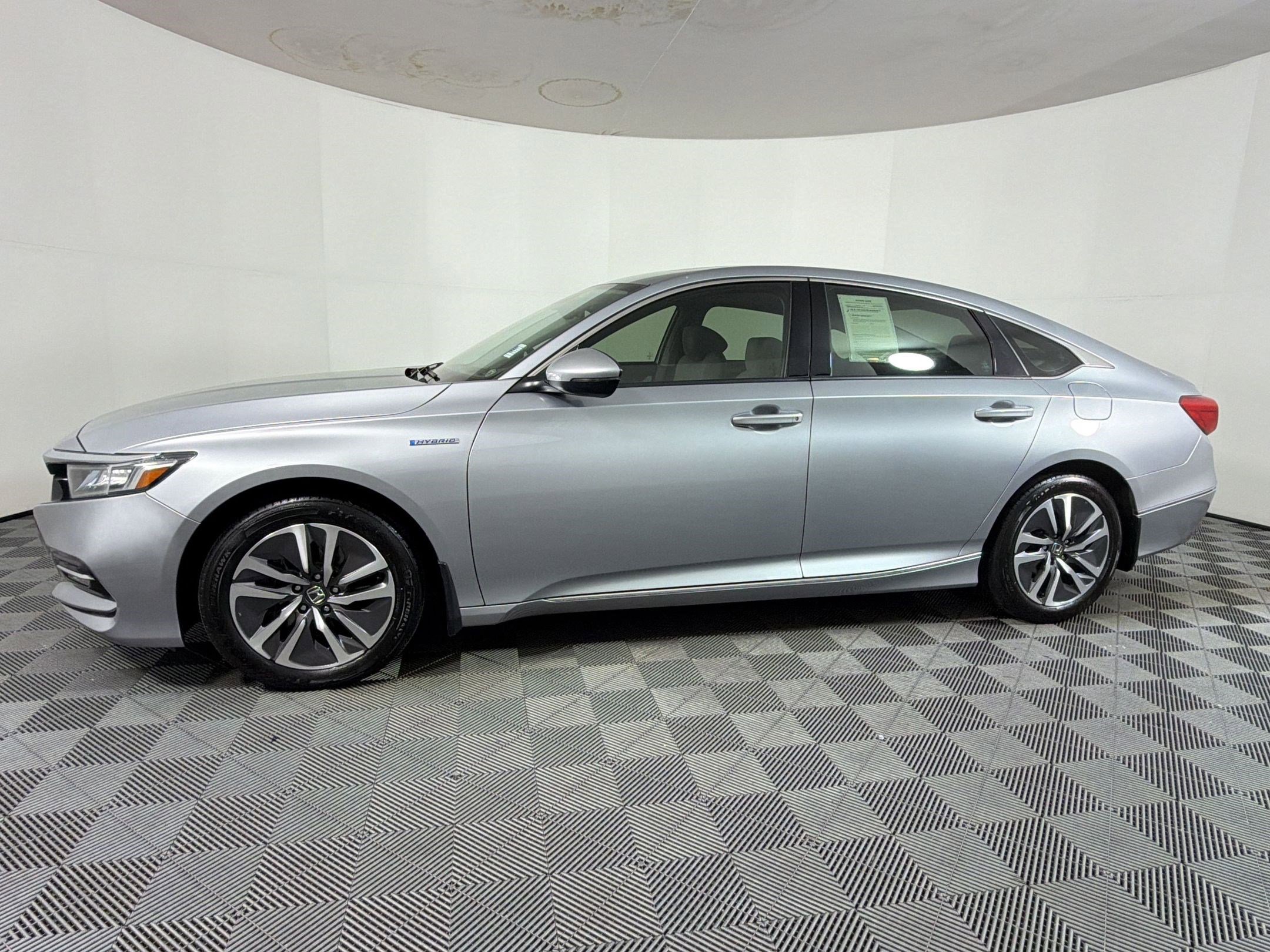 Used 2018 Honda Accord EX-L image 2