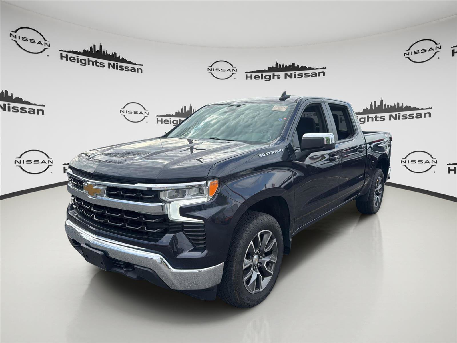 Used 2023 Chevrolet Silverado 1500 LT AWD/4WD image 1