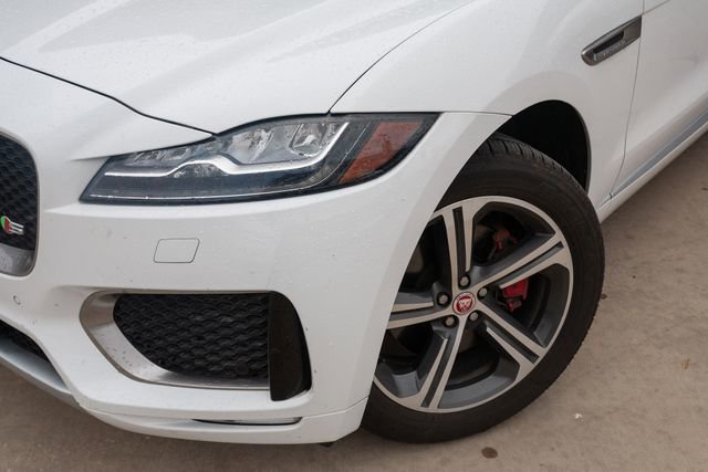 Used 2018 Jaguar F-PACE S image 3
